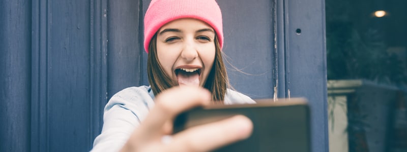 main girl tongue selfie